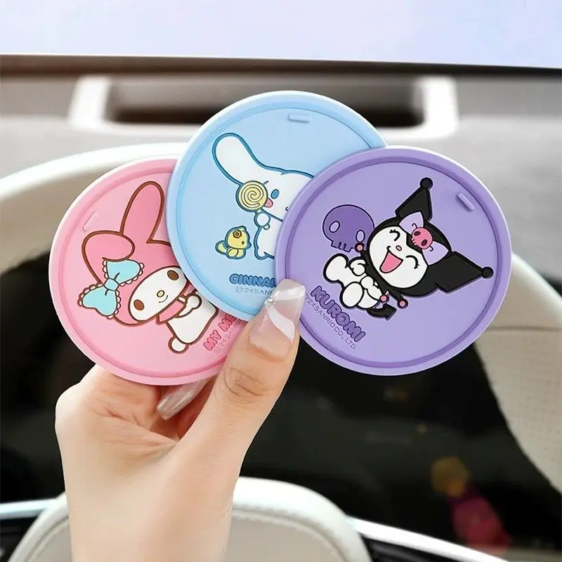 Kawaii Tech Accessories - แผ่นกันลื่นสำหรับแก้วน้ำในรถยนต์ Sanrio Kuromi แผ่นตกแต่งถังเก็บน้ำ ลายการ์ตูนน่ารัก Cinnamoroll